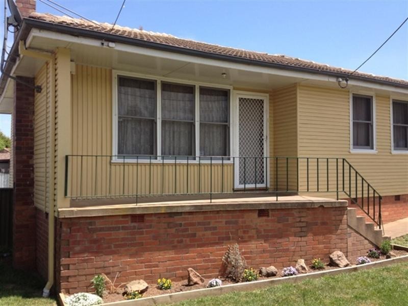 171 Lone Pine Avenue, Orange NSW 2800