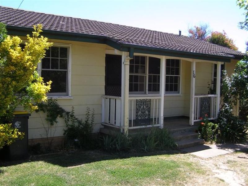 16 Amaroo Crescent, Orange NSW 2800