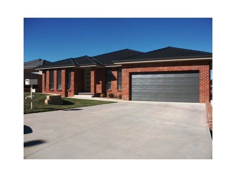 13 Windamingle, Orange NSW 2800