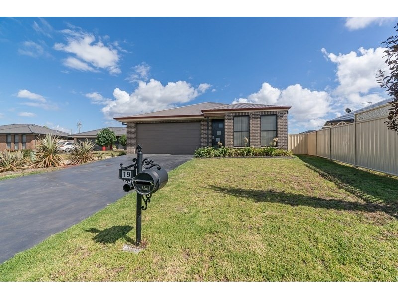 19 Onyx Place, Orange NSW 2800