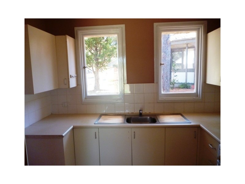 8 Algona Crescent, Orange NSW 2800