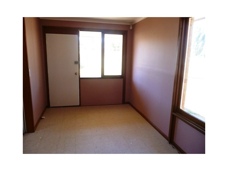 8 Algona Crescent, Orange NSW 2800