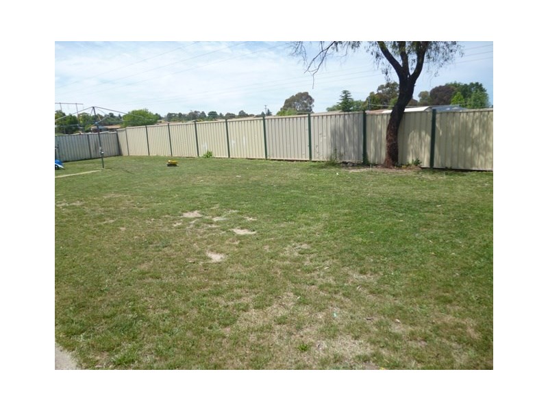 8 Algona Crescent, Orange NSW 2800