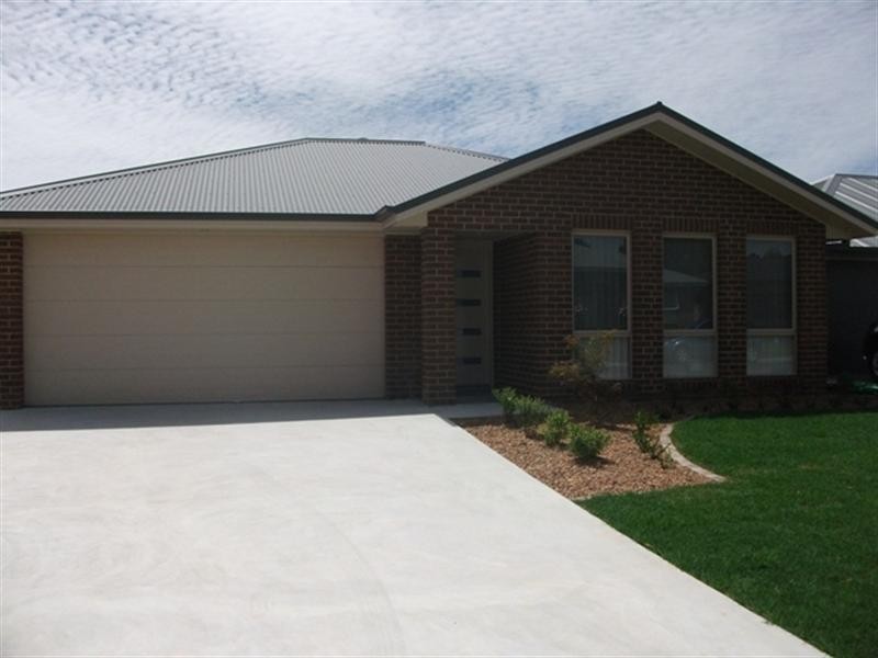 42 Emerald Street, Orange NSW 2800