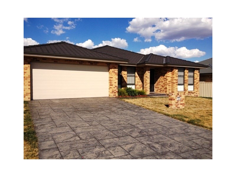 66 Diamond Drive, Orange NSW 2800
