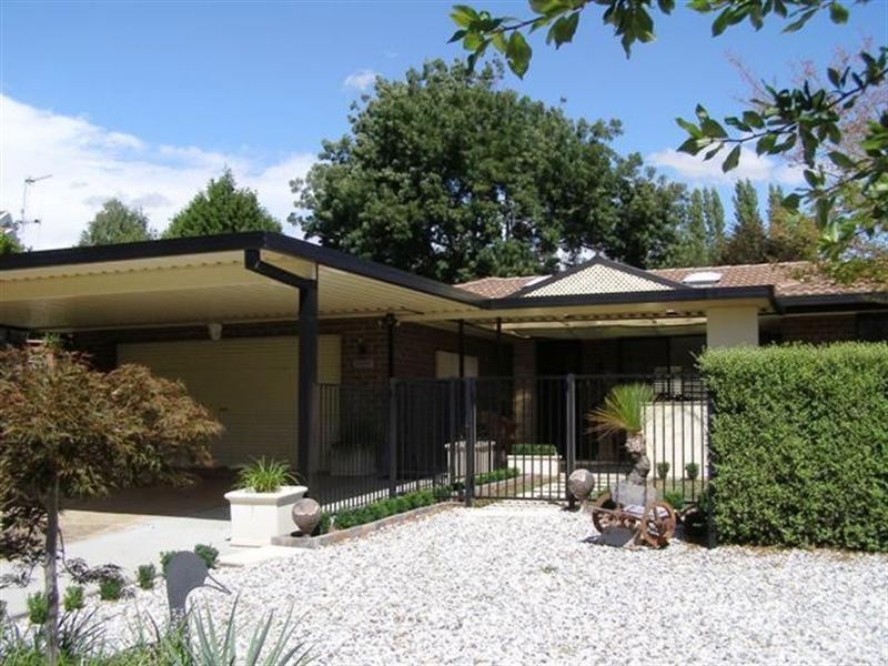 11 Pulari Place, Orange NSW 2800