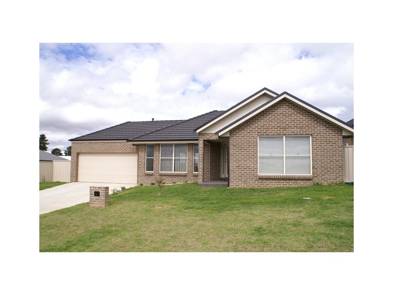 2 Jade Avenue, Orange NSW 2800