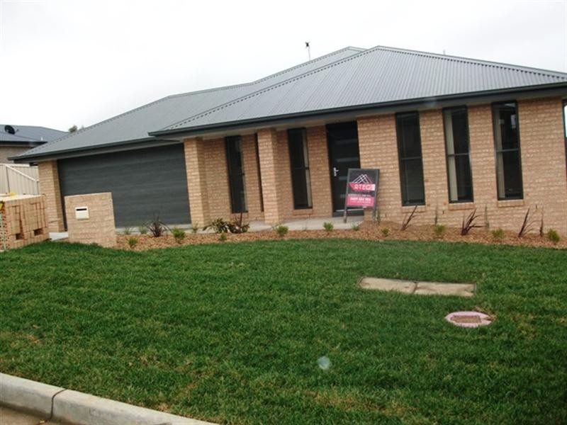 2 Hughes Street, Orange NSW 2800
