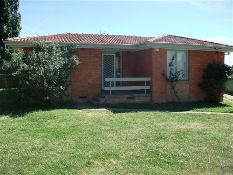 2 Algona Crescent, Orange NSW 2800