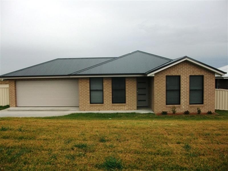 60 Botanic Way, Orange NSW 2800