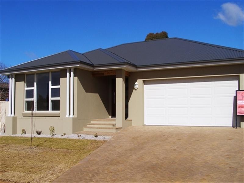 22 Robinson Court, Orange NSW 2800