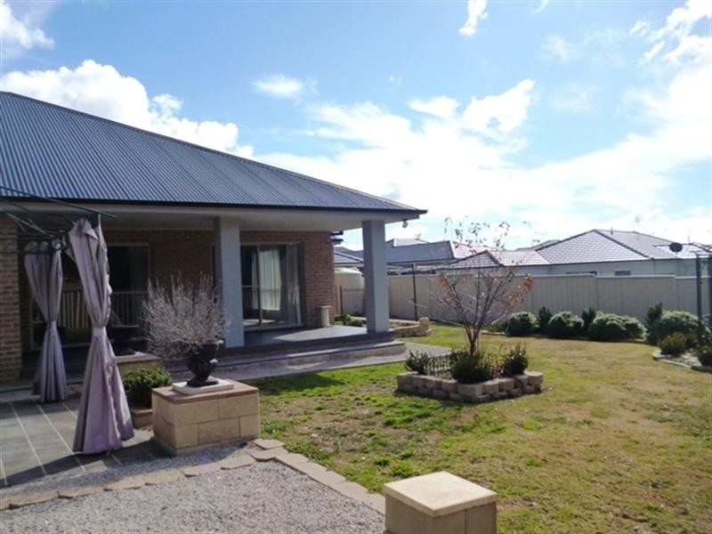 3 Jade Avenue, Orange NSW 2800