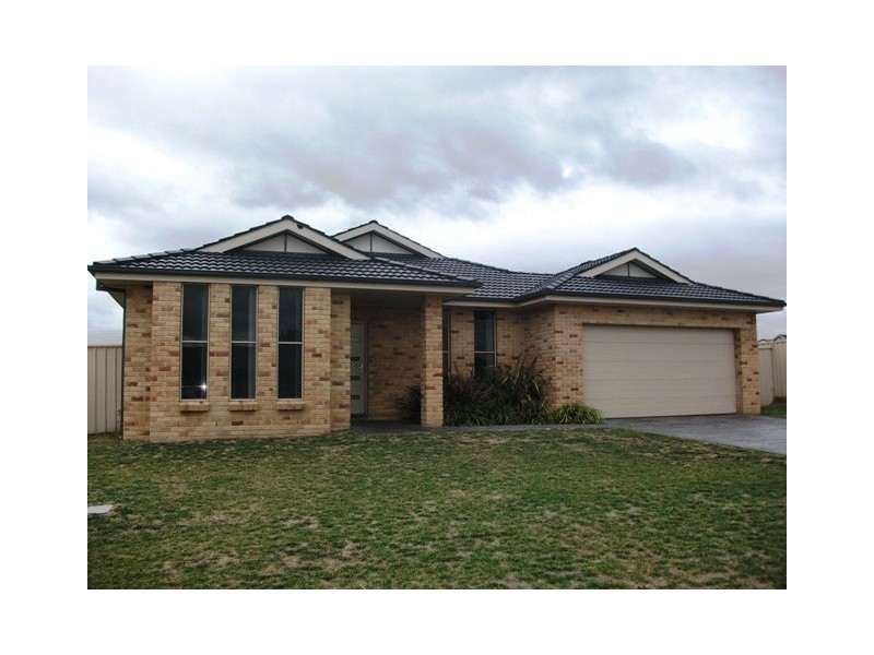 4 Jade Avenue, Orange NSW 2800