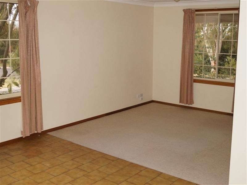 1 Blackmans Close, Orange NSW 2800