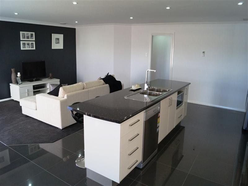 9 Molloy Drive, Orange NSW 2800