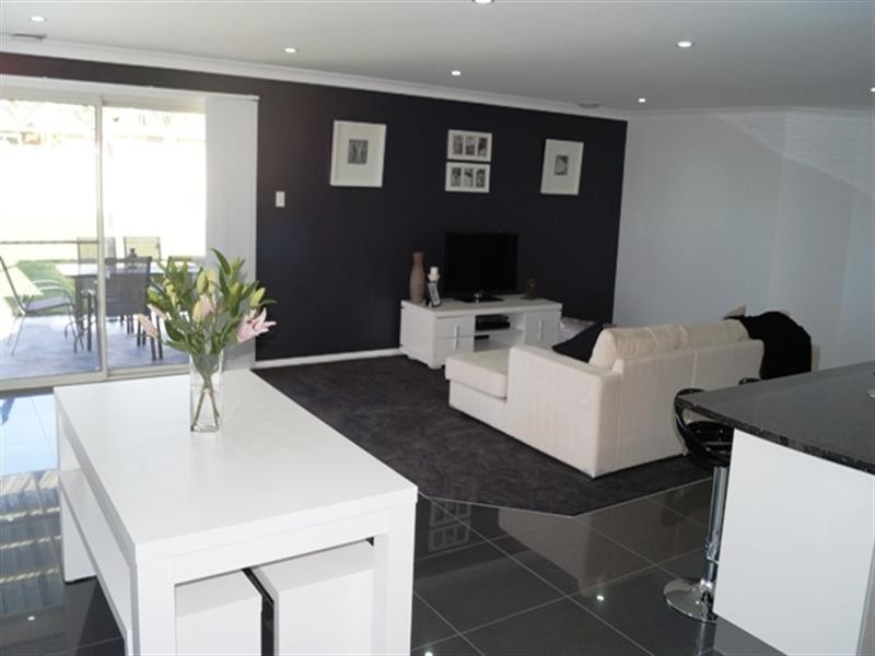 9 Molloy Drive, Orange NSW 2800