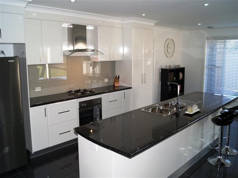 9 Molloy Drive, Orange NSW 2800