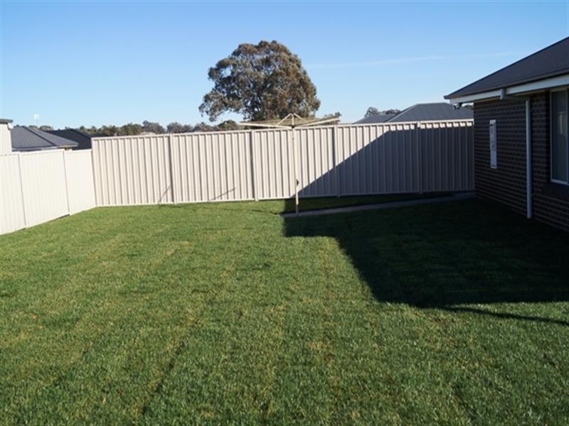 9 Molloy Drive, Orange NSW 2800