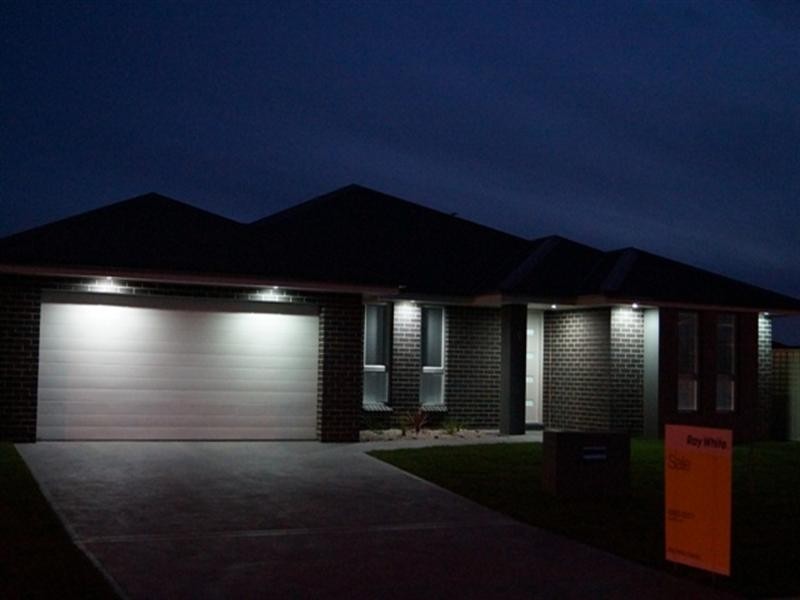 9 Molloy Drive, Orange NSW 2800