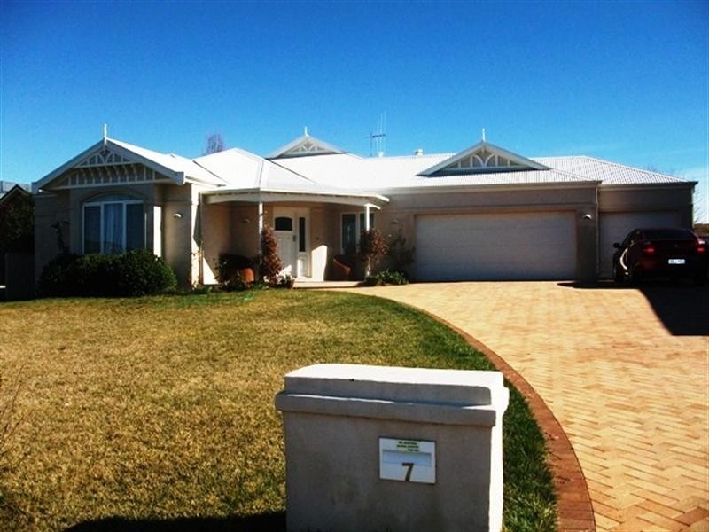 7 McIntosh Street, Orange NSW 2800