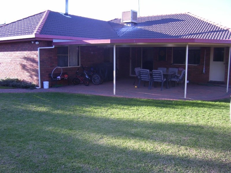 38 Ebelina Crescent, Parkes NSW 2870