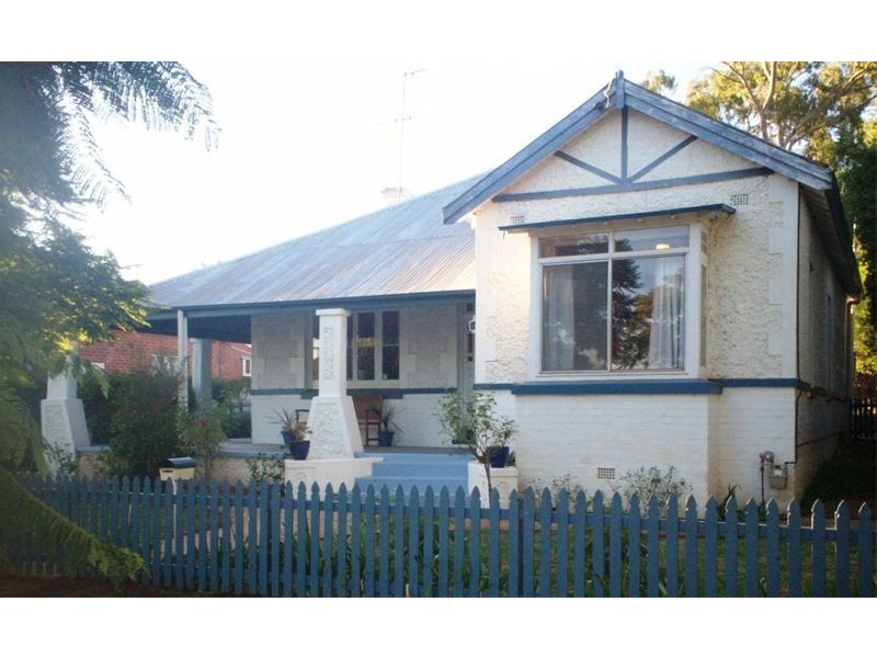 8 Oswin Street, Parkes NSW 2870
