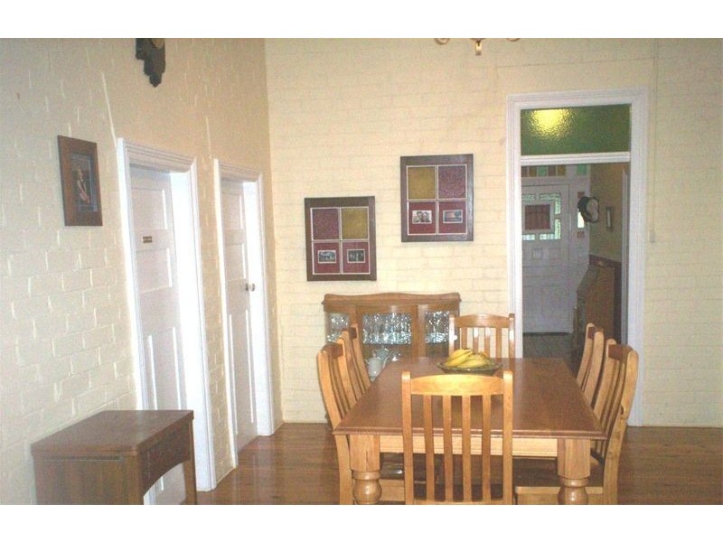8 Oswin Street, Parkes NSW 2870