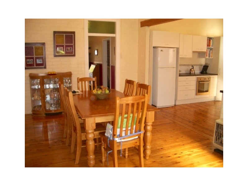 8 Oswin Street, Parkes NSW 2870