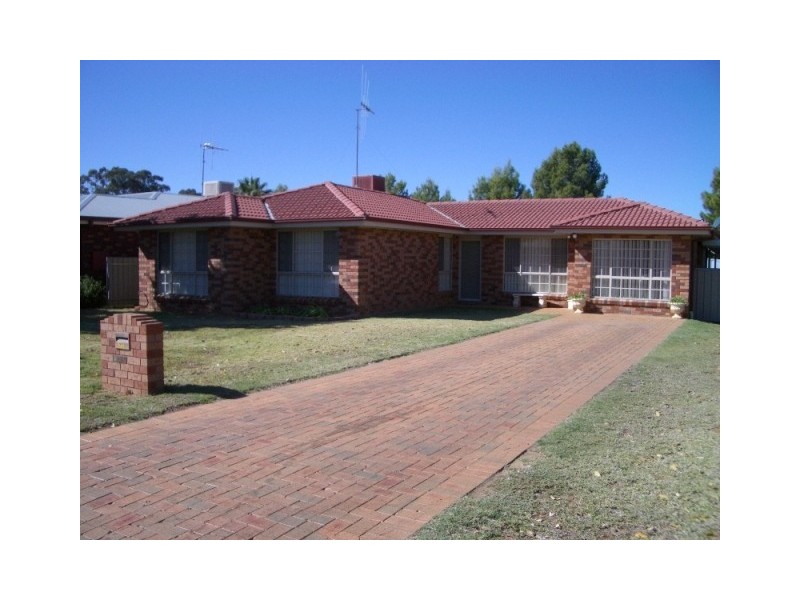 22 Ebelina Crescent, Parkes NSW 2870