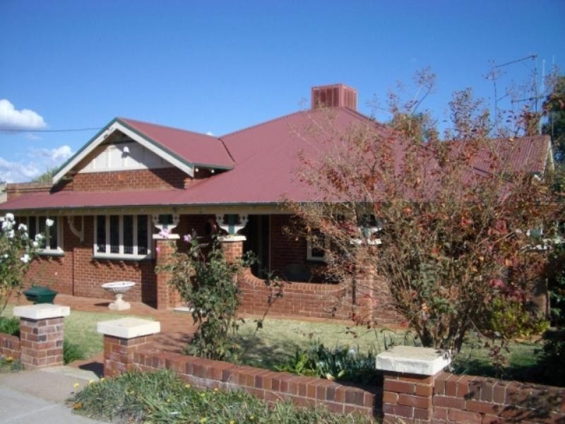 65 Orange Street, Parkes NSW 2870