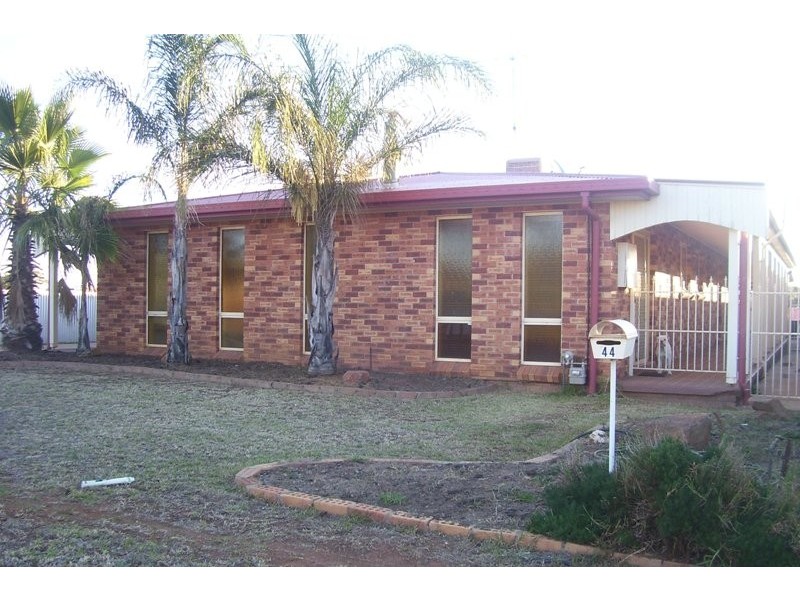 44 Lawson Street, Parkes NSW 2870