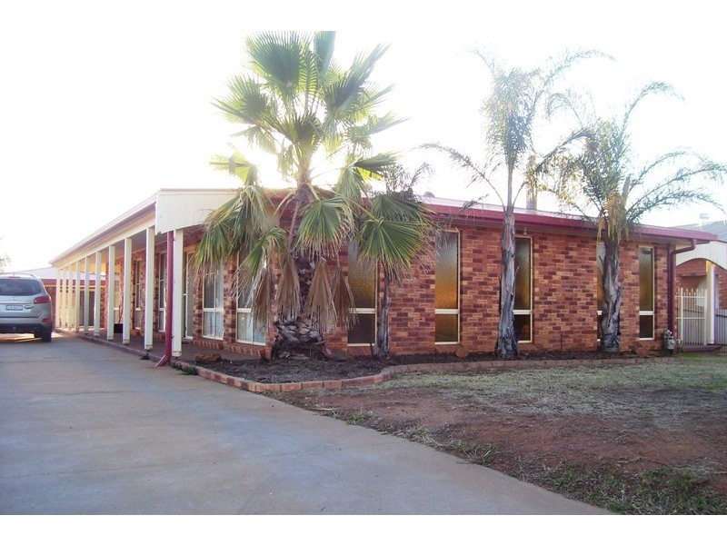 44 Lawson Street, Parkes NSW 2870