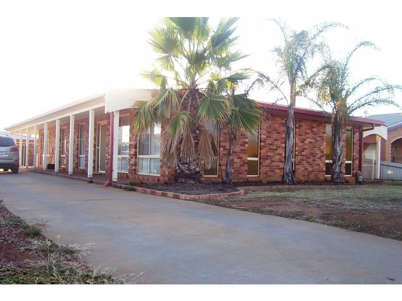 44 Lawson Street, Parkes NSW 2870