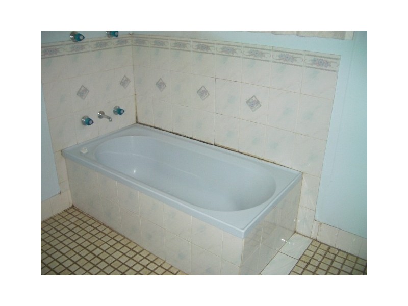 16 Waratah Street, Parkes NSW 2870