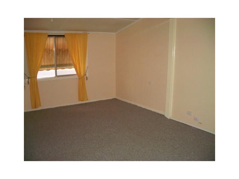 16 Waratah Street, Parkes NSW 2870