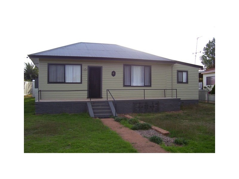 4 Thornbury Street, Parkes NSW 2870