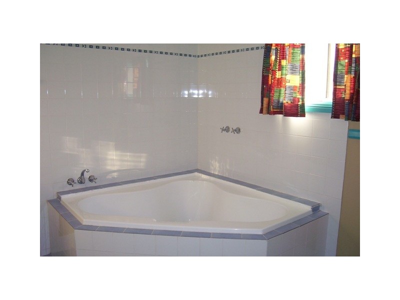 4 Thornbury Street, Parkes NSW 2870