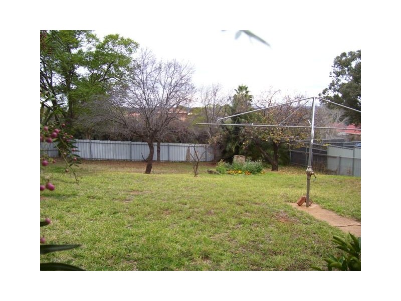 53 East Street, Parkes NSW 2870