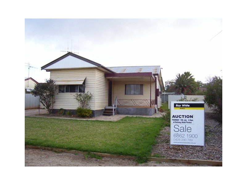 6 Thornbury Street, Parkes NSW 2870
