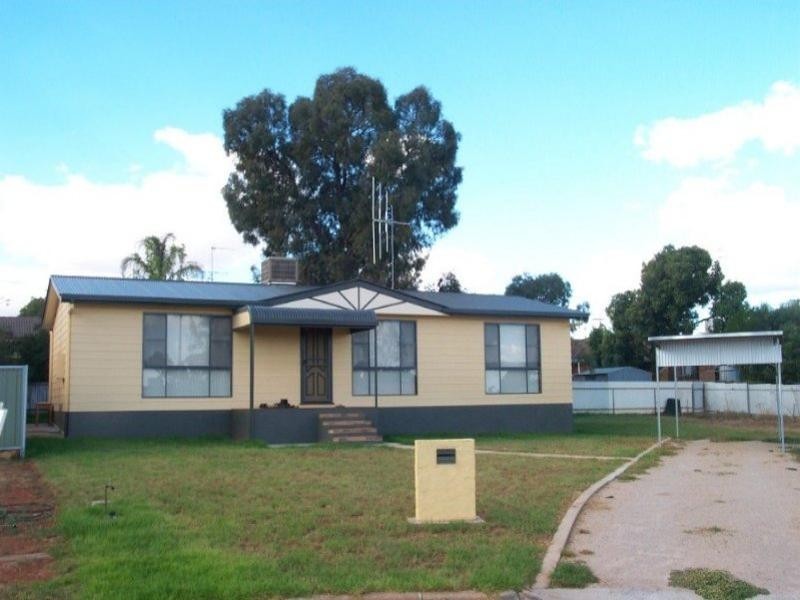 6 Marshall Place, Parkes NSW 2870
