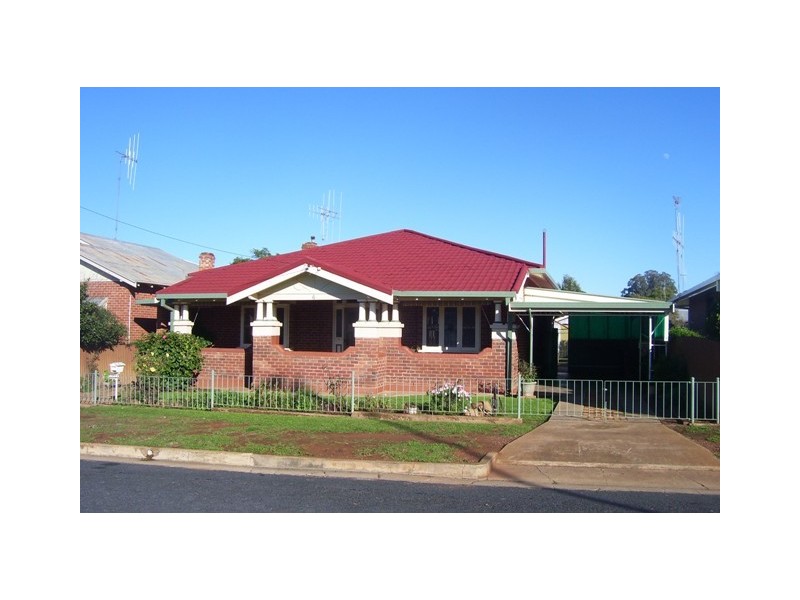 6 Metcalfe Street, Parkes NSW 2870