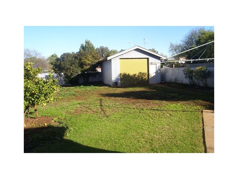 6 Metcalfe Street, Parkes NSW 2870