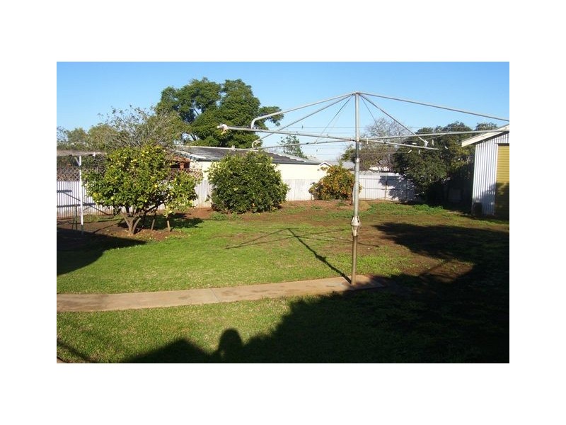 6 Metcalfe Street, Parkes NSW 2870