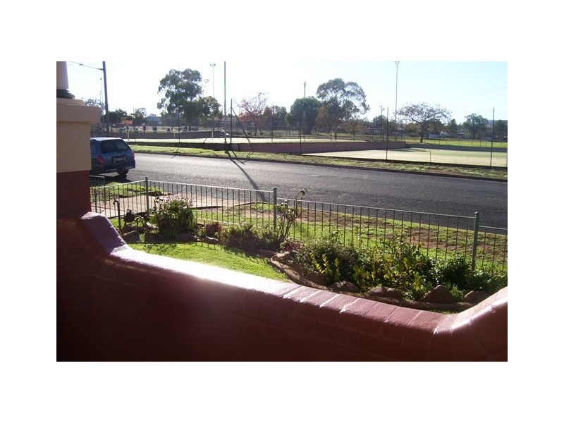 6 Metcalfe Street, Parkes NSW 2870
