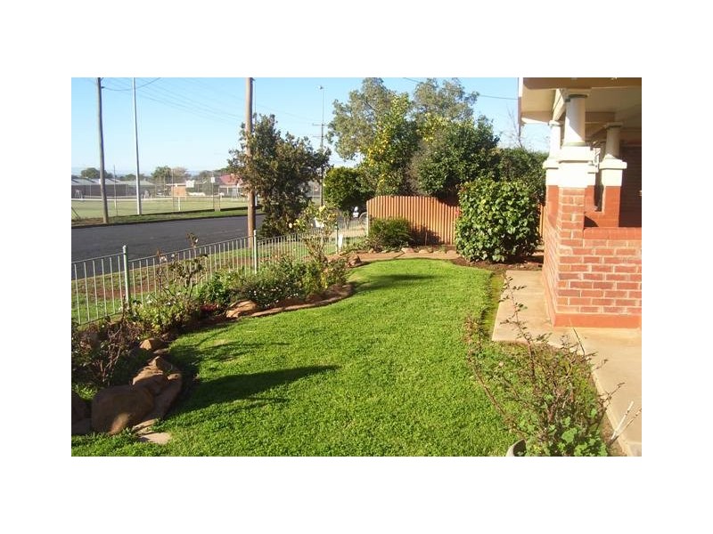 6 Metcalfe Street, Parkes NSW 2870