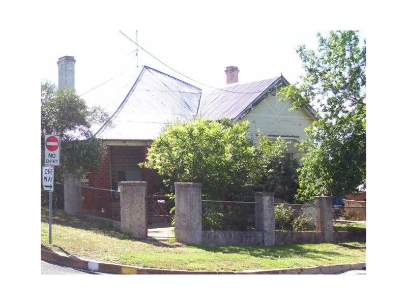 7 Currajong Street, Parkes NSW 2870