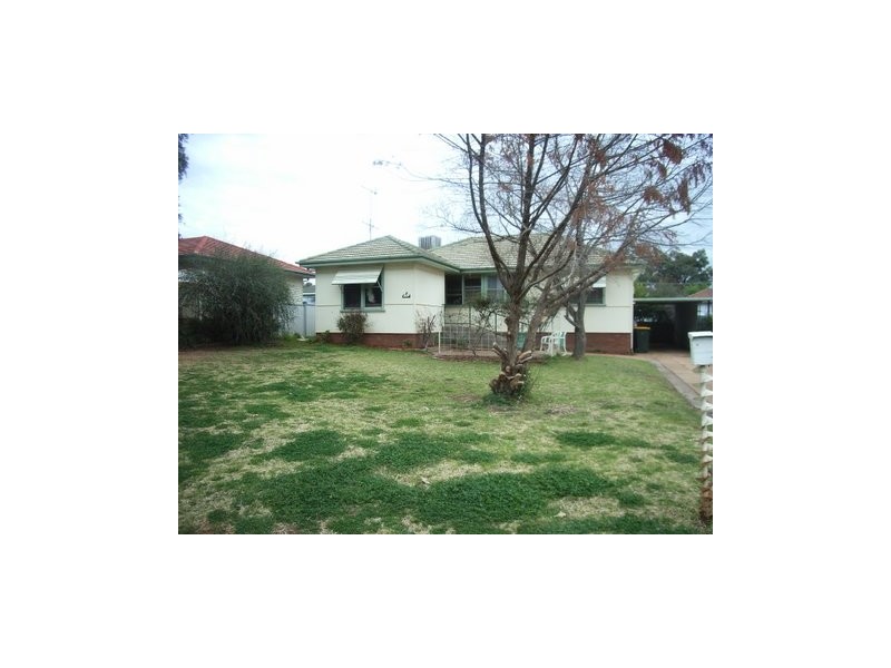 8 Porter Street, Parkes NSW 2870