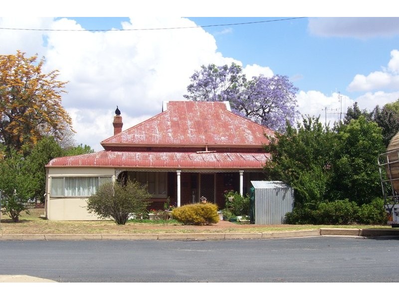 27 Victoria Street, Parkes NSW 2870