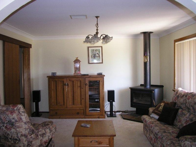 27 Mengarvie Road, Parkes NSW 2870