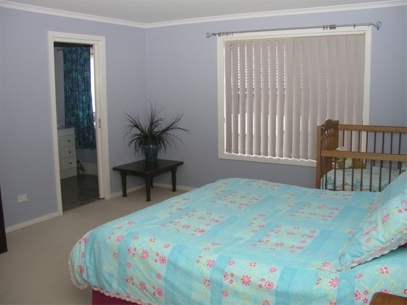 22 Glenburnie Close, Parkes NSW 2870